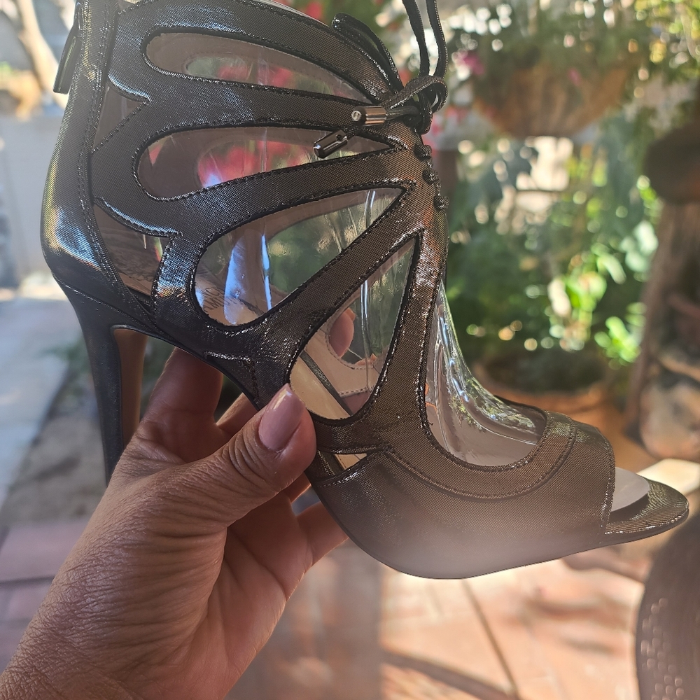 NEW VINCE CAMUTO CALIVIA TITANIUM GRAY POWDERED GLITZ SUEDE HEEL SANDAL US 6.5